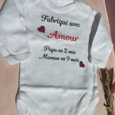 Body bébé 0-3 mois “Fabriqué avec amour” idéal annonce grossesse